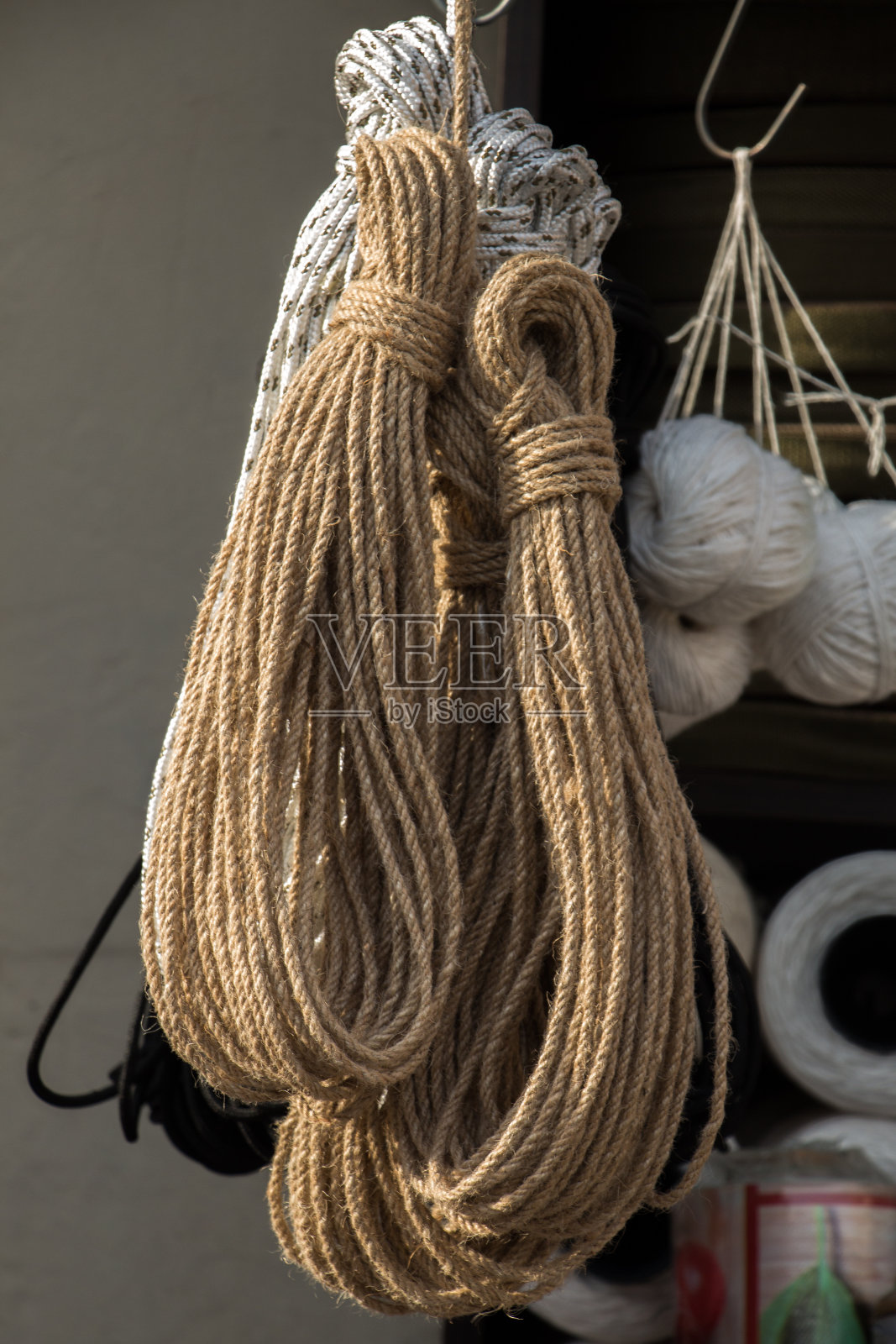 出售的一捆亚麻绳子照片摄影图片