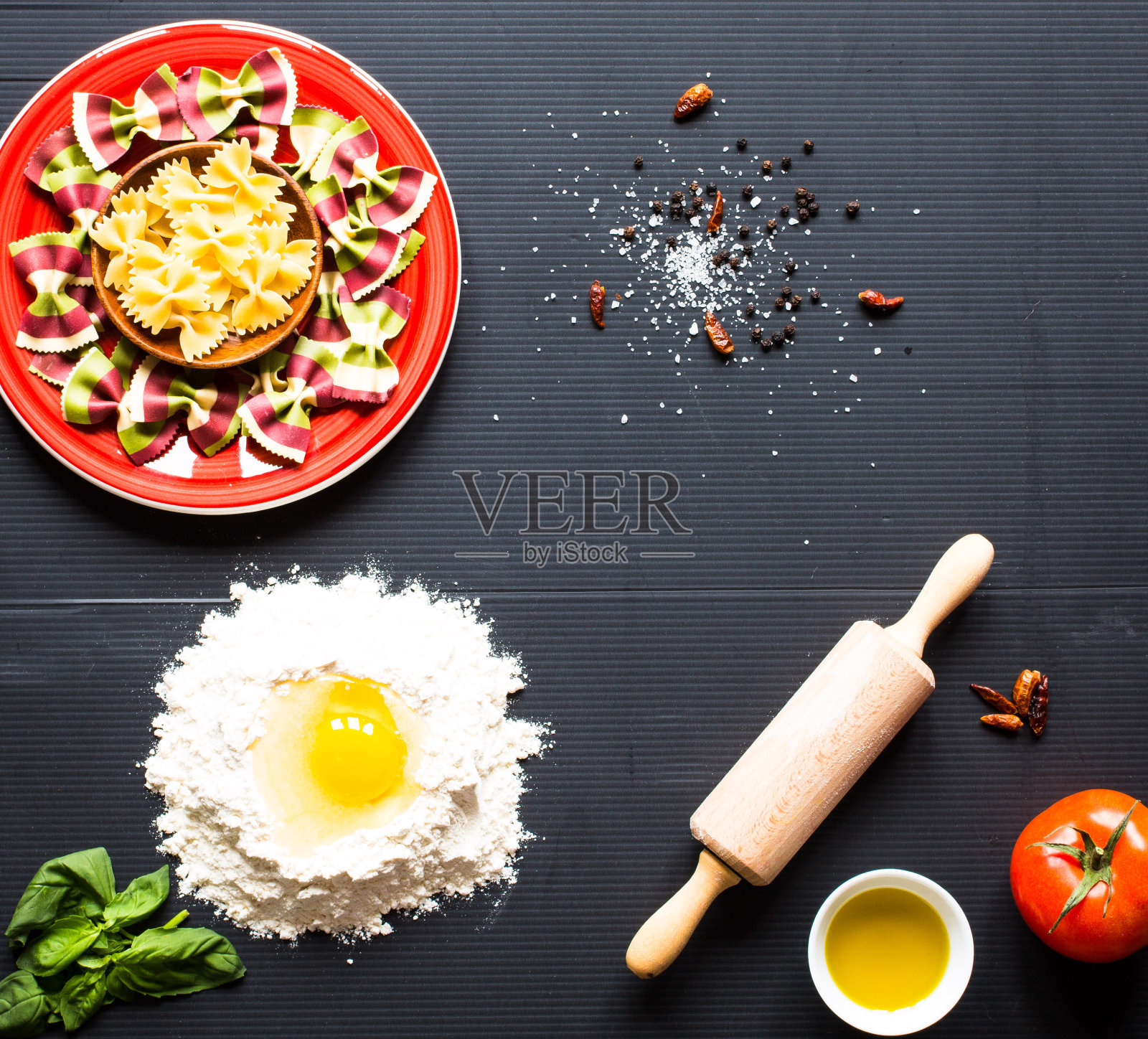 面背景。几种蔬菜干意面,还有照片摄影图片