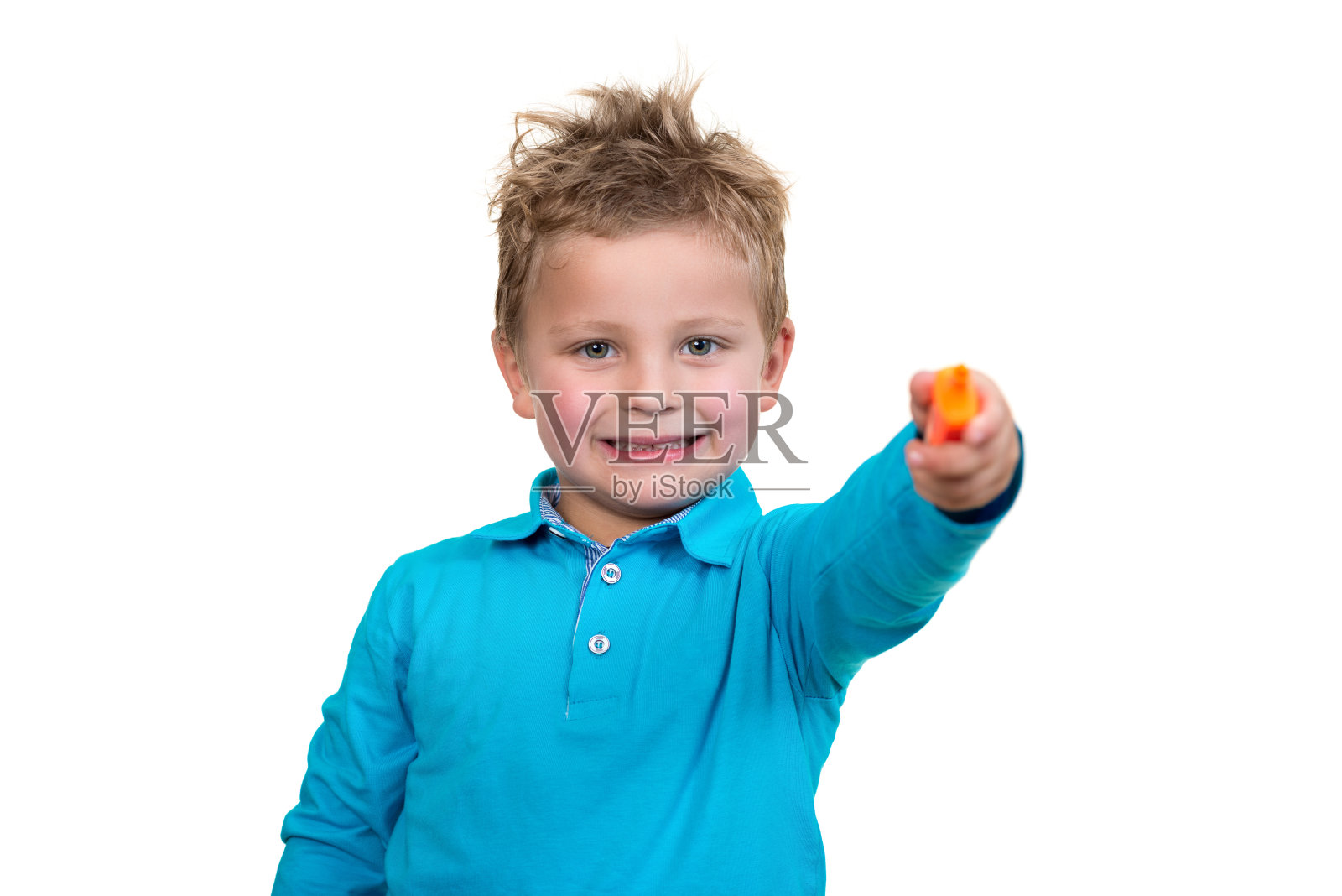 3岁儿童点橙笔照片摄影图片