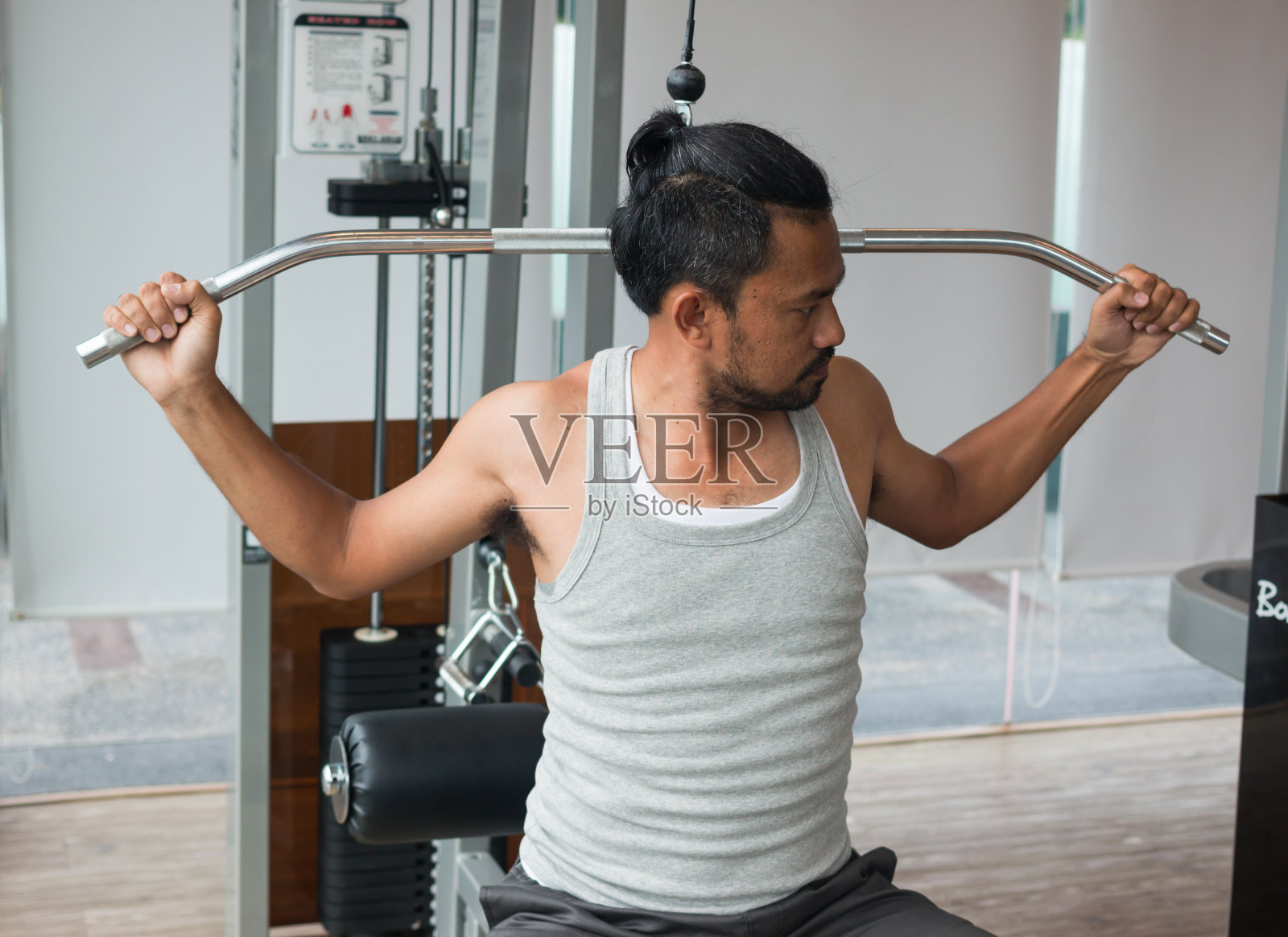 做运动的年轻人照片摄影图片