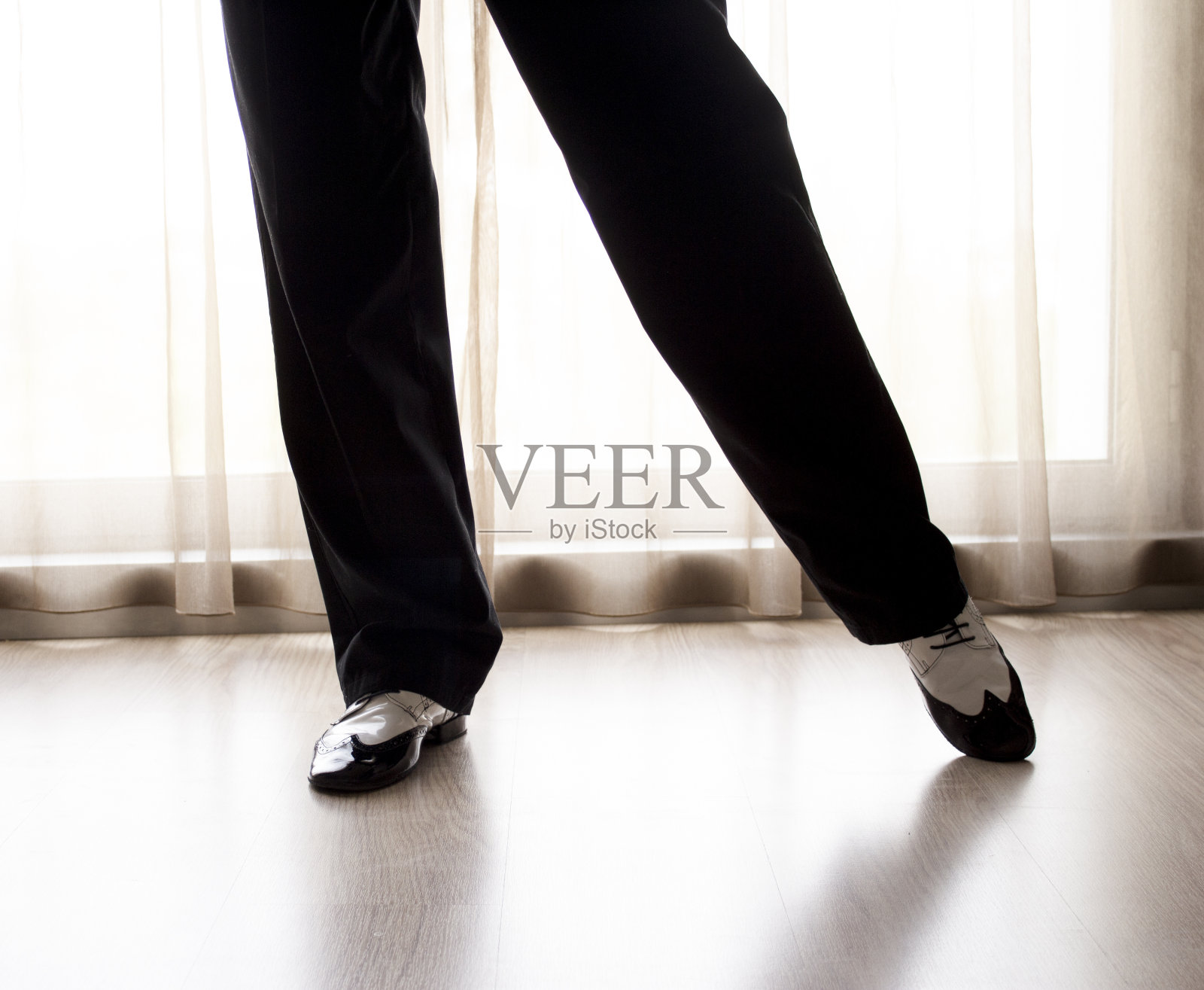 男式舞厅舞鞋脚摇摆照片摄影图片