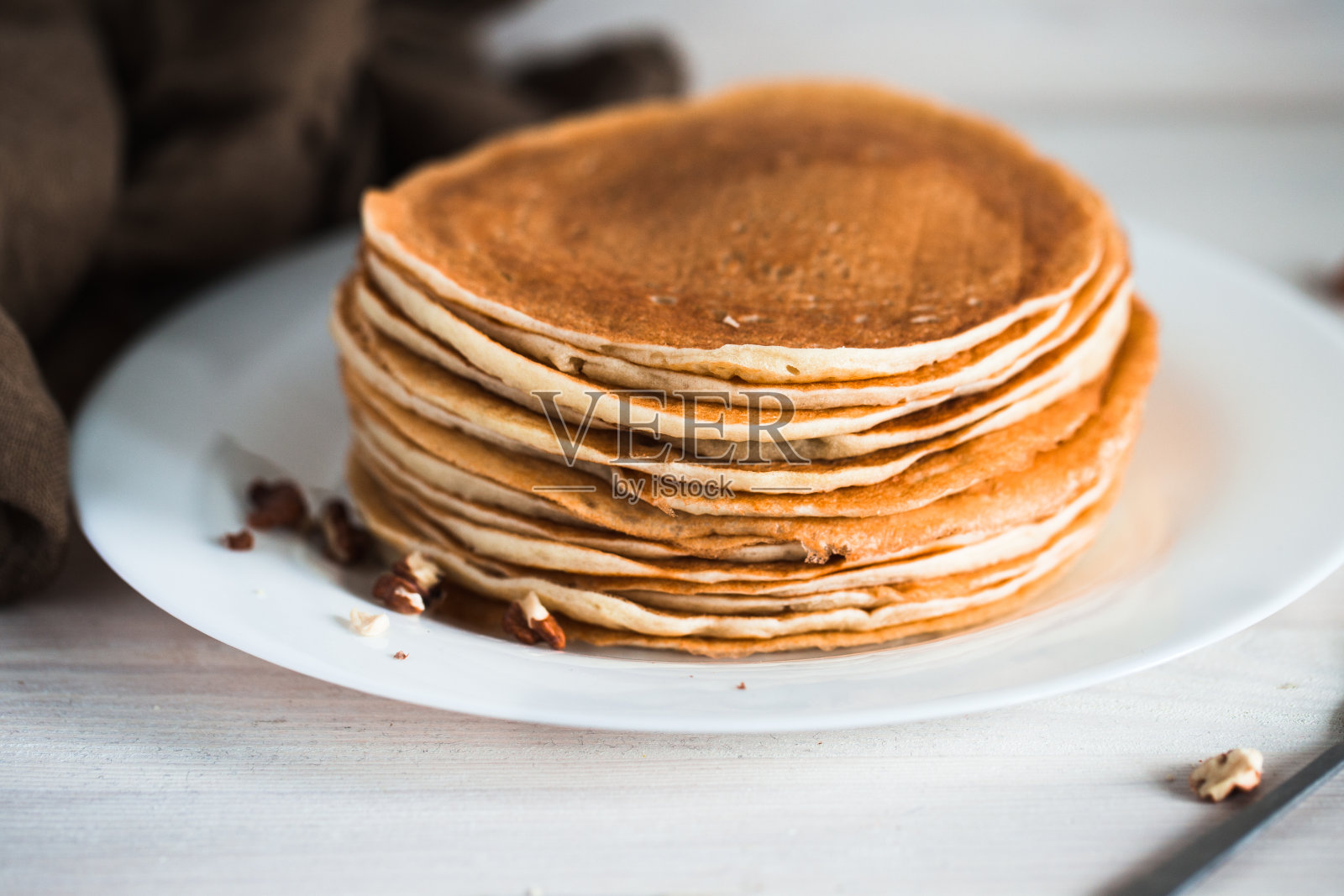 木制背景上的美味煎饼照片摄影图片
