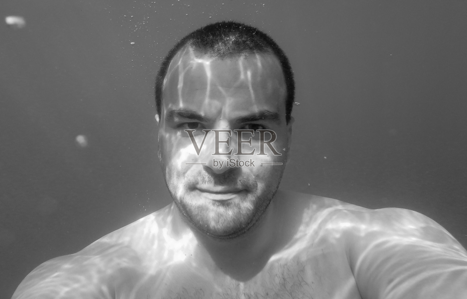 人在水下肖像照片摄影图片