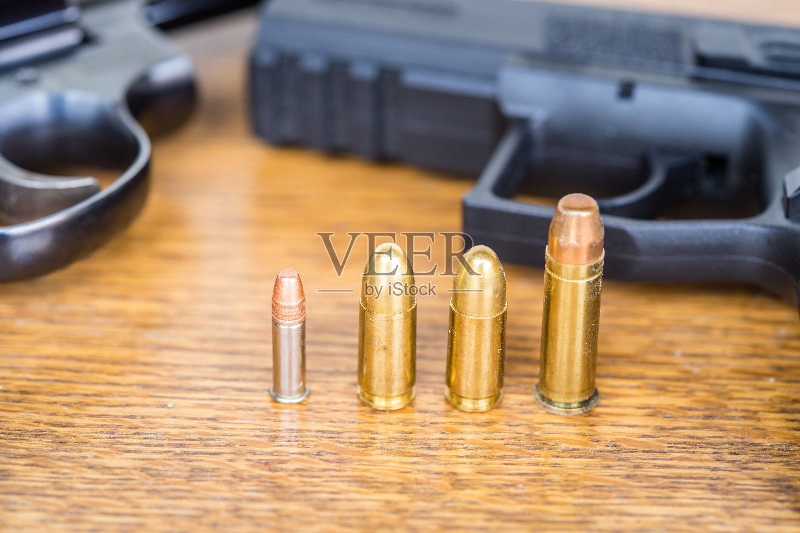 子弹的近景。景深浅。照片摄影图片