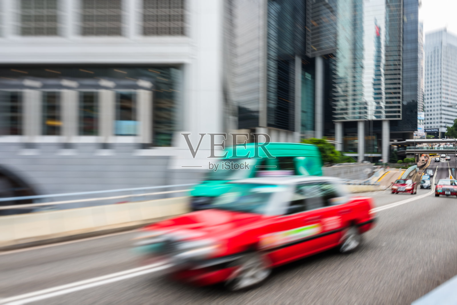 具有城市景观的城市交通道路照片摄影图片