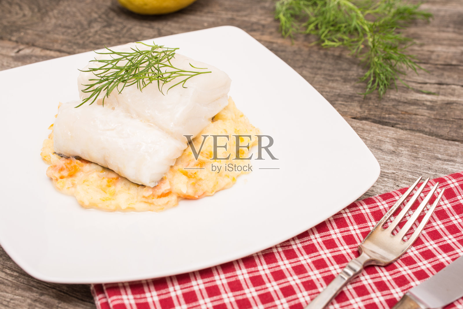 配鱼和果泥照片摄影图片