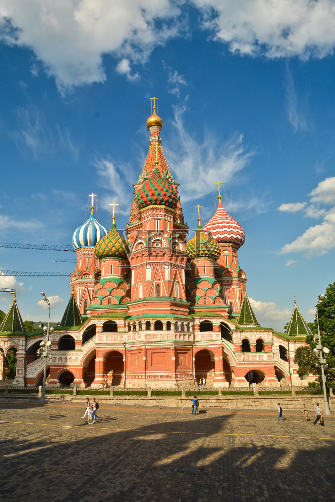 圣巴西尔大教堂的上空。照片摄影图片