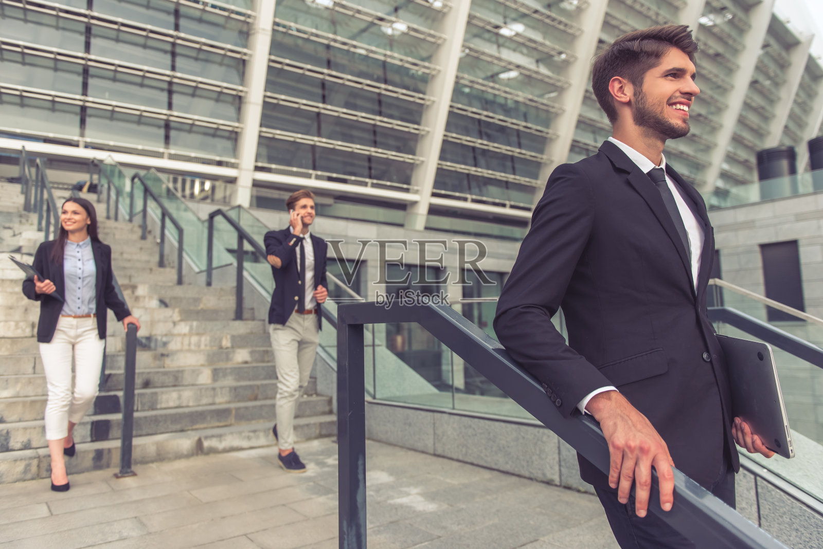 年轻漂亮的商人照片摄影图片