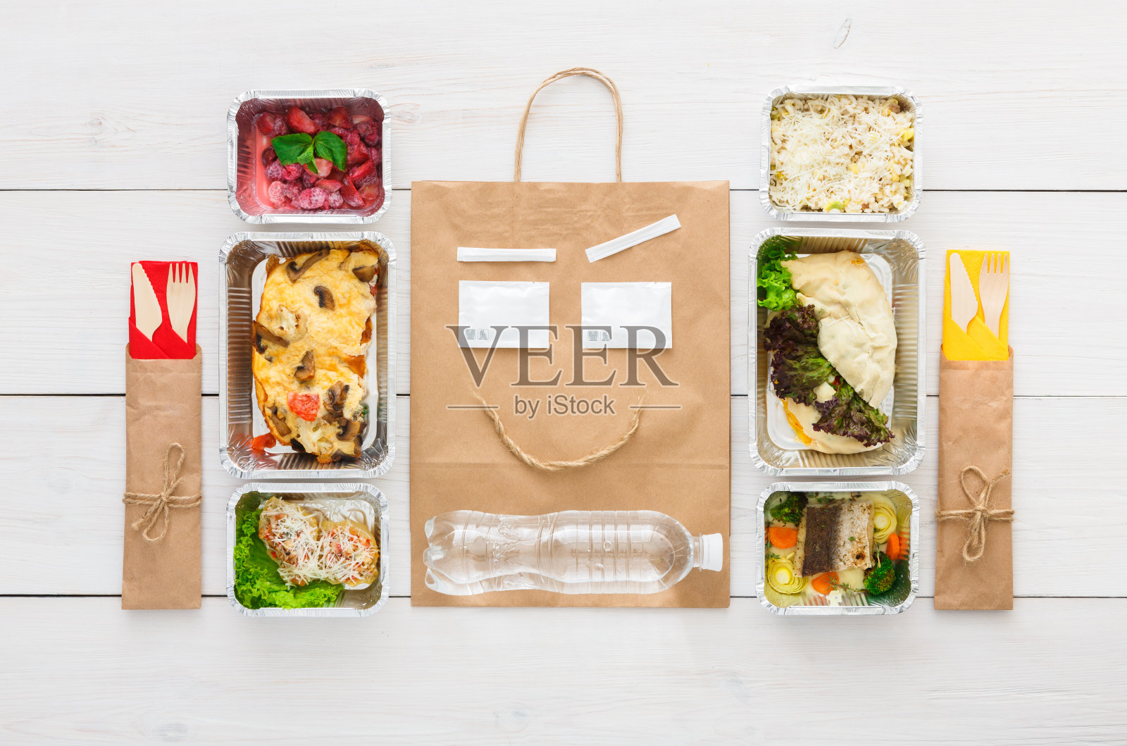 健康食品在盒子带走,俯视图在木材照片摄影图片