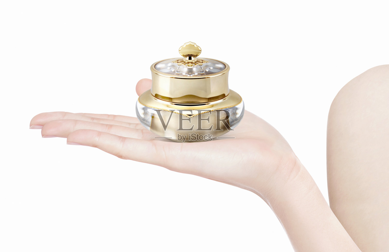 金冠化妆品瓶在手上孤立照片摄影图片