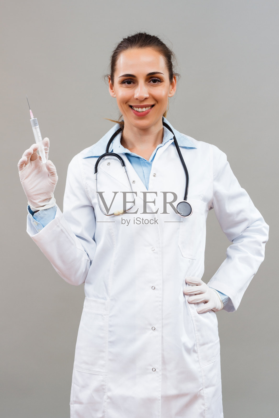 美丽的女医生与注射照片摄影图片