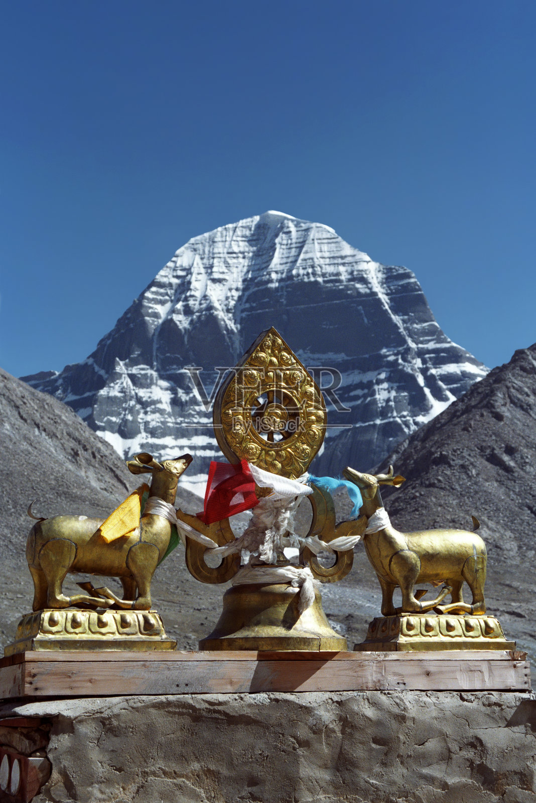 主要的佛教符号达摩伽和冈仁波齐山。照片摄影图片