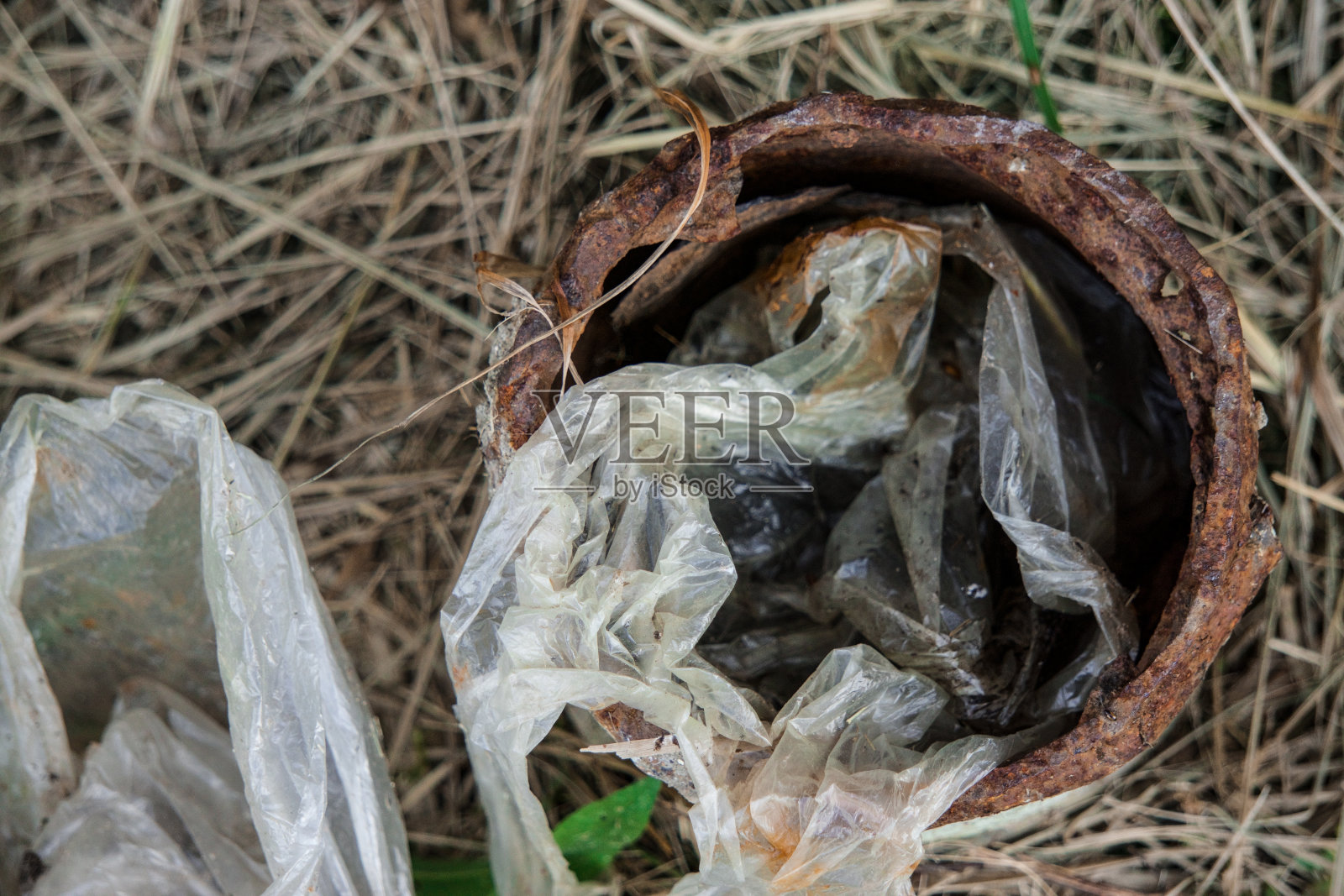 生锈的管道照片摄影图片