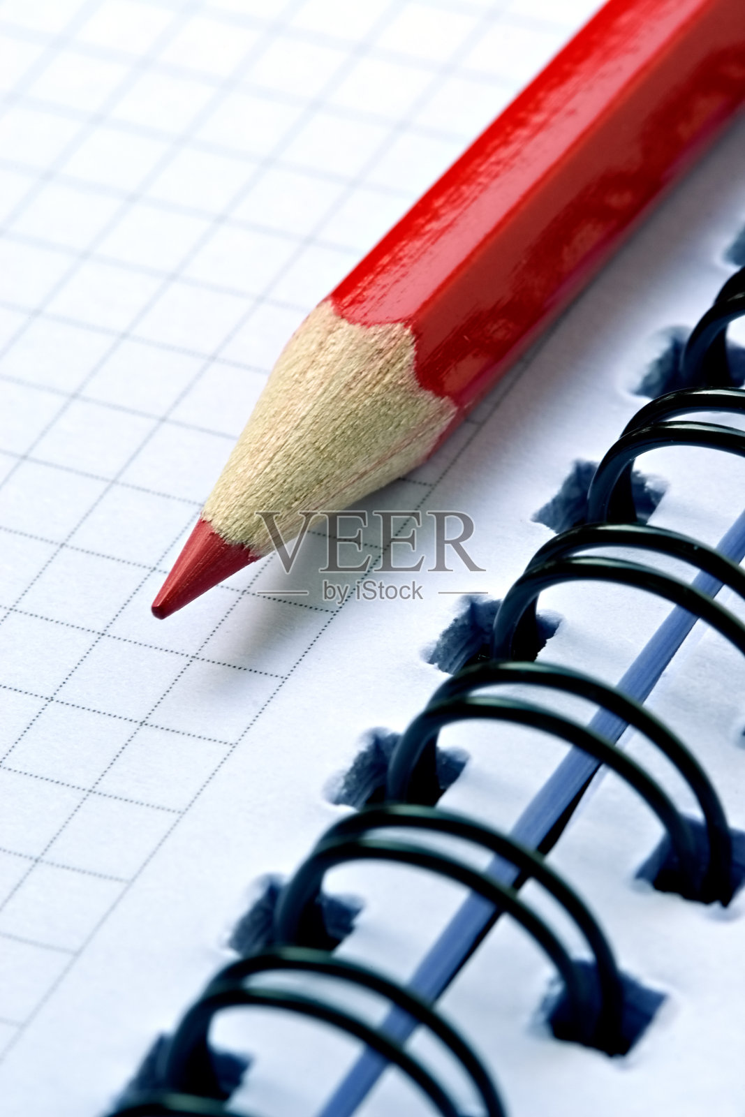 磨红铅笔照片摄影图片