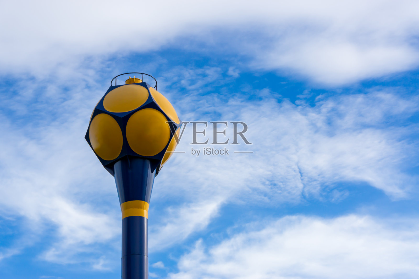 蓝色背景的水箱照片摄影图片