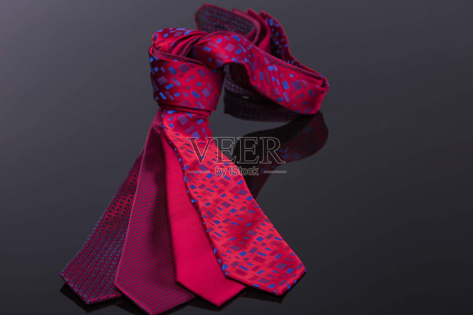 男士衣橱中的优雅物件照片摄影图片