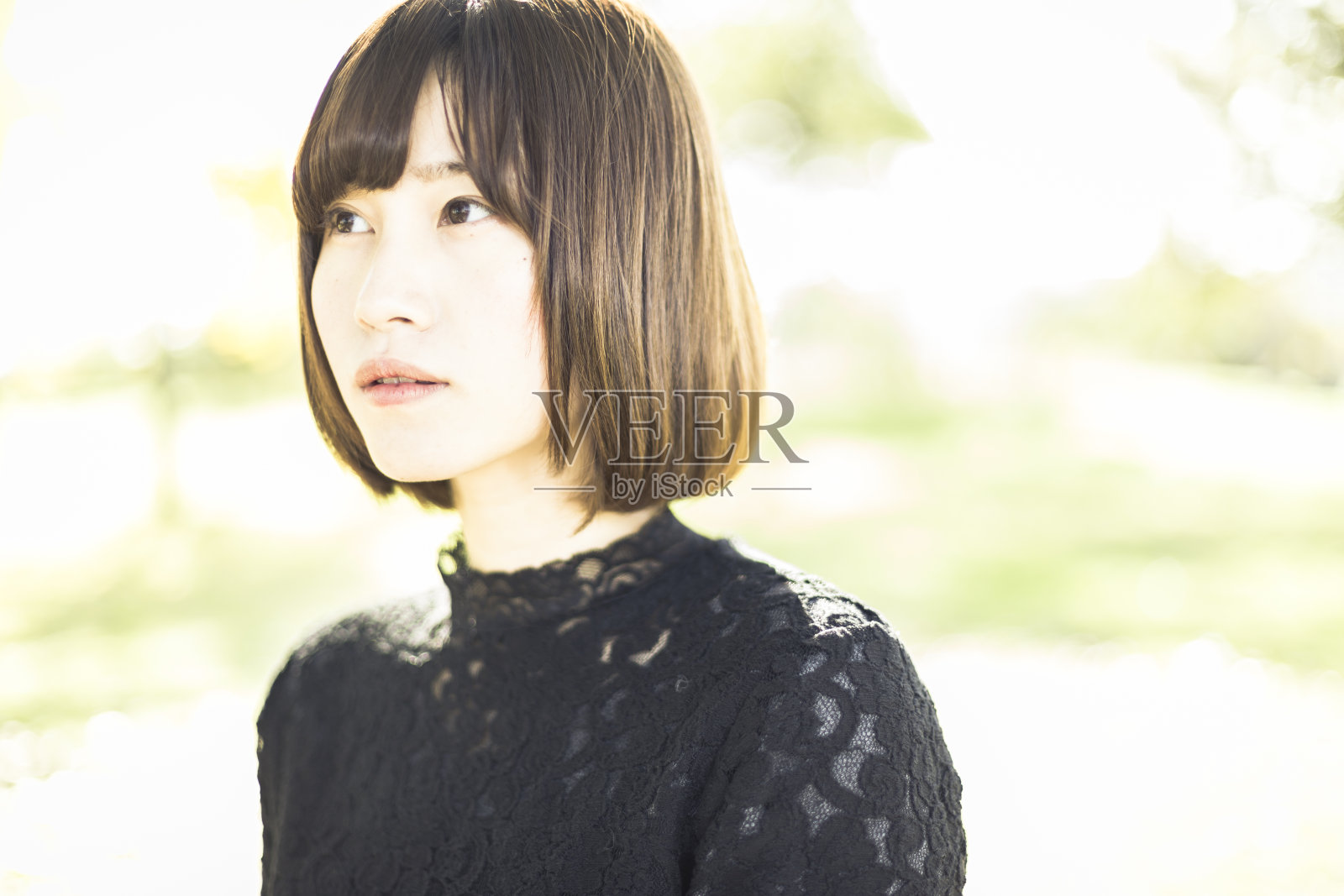 美丽的亚洲女人感觉轻松照片摄影图片