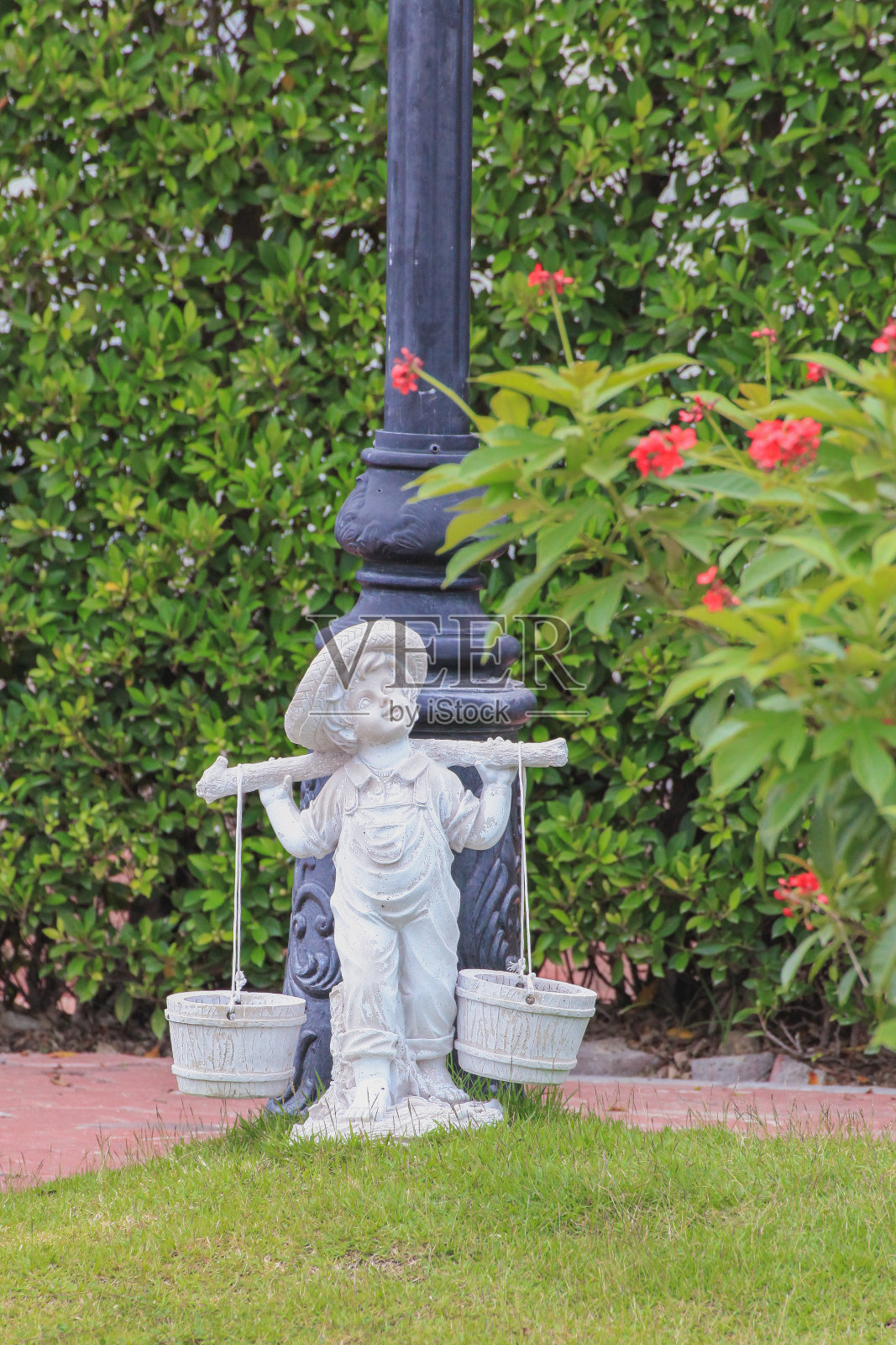 花园里的雕像照片摄影图片