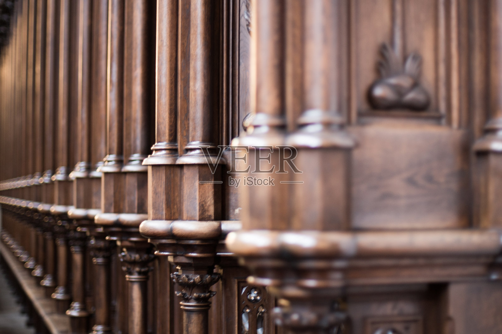 修道院的木制圣坛照片摄影图片