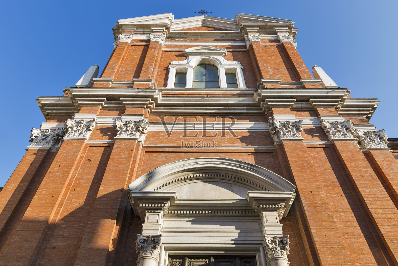 意大利里米尼的仆人教会。照片摄影图片