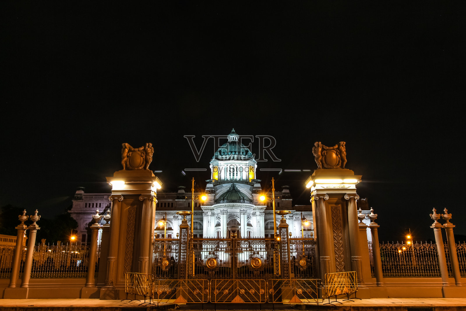 泰国皇家皇宫的阿南塔·萨马洪王座大厅照片摄影图片