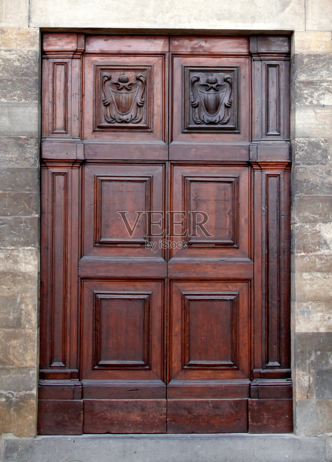 意大利的一扇古老的木门照片摄影图片