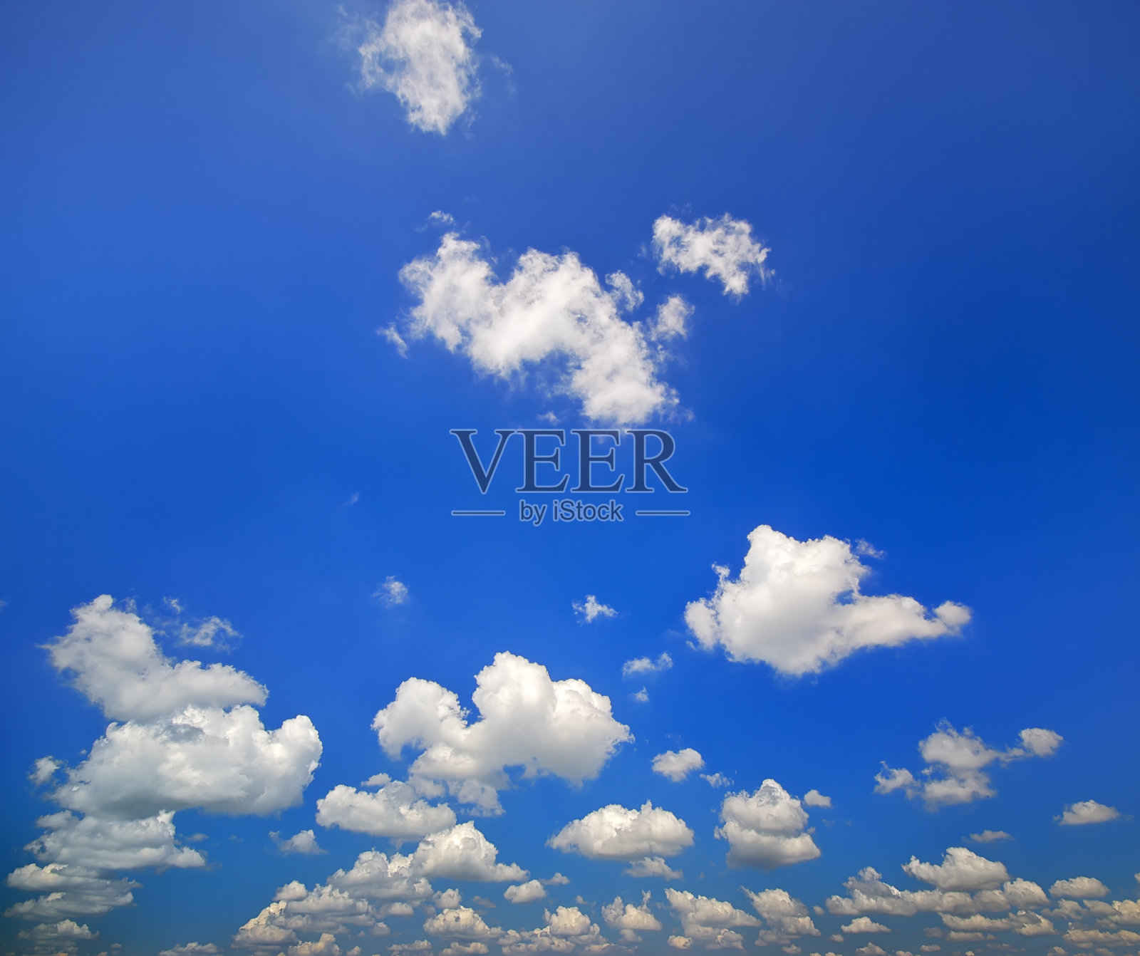 蓝色的天空。照片摄影图片