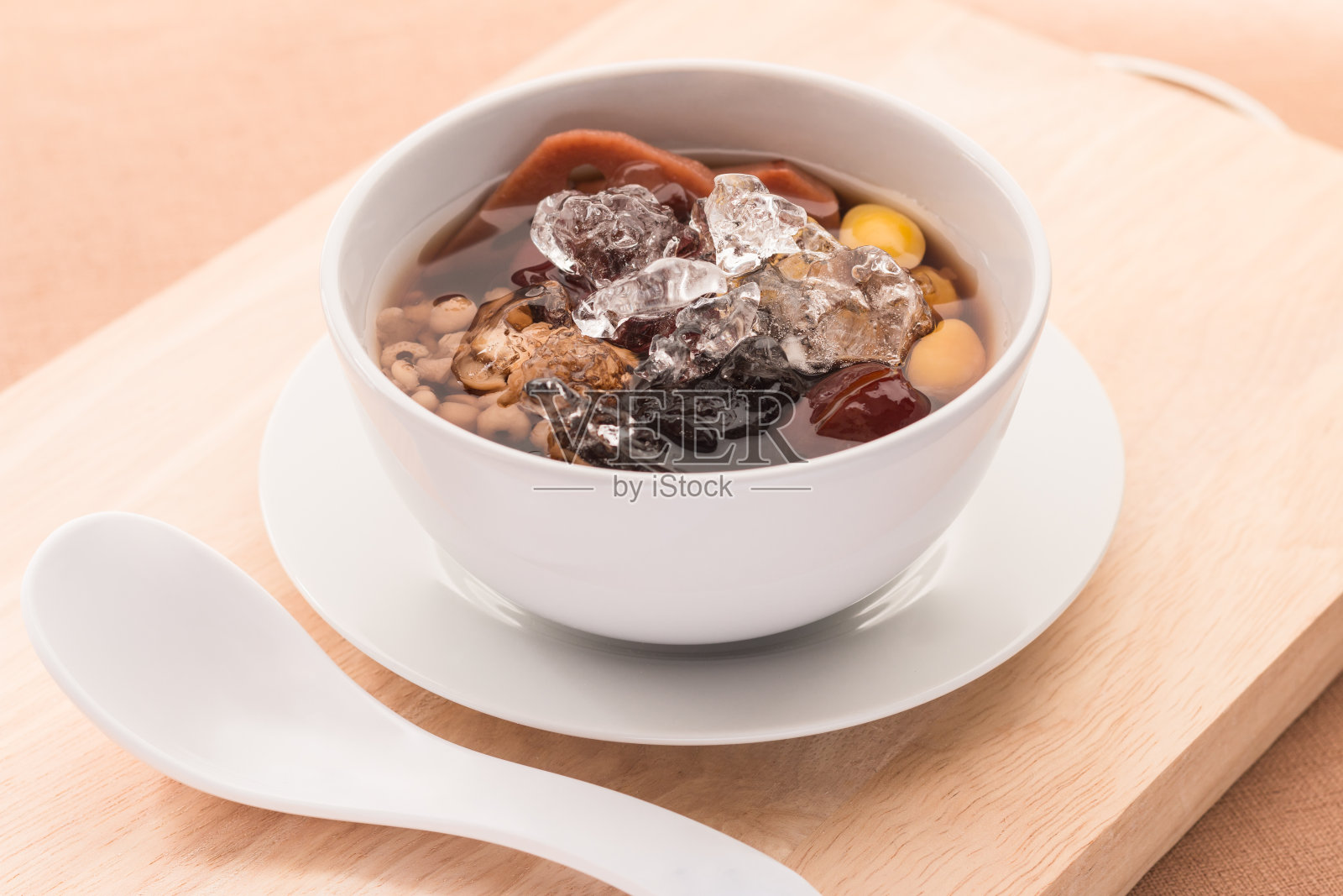 中国传统凉拌豆浆。照片摄影图片