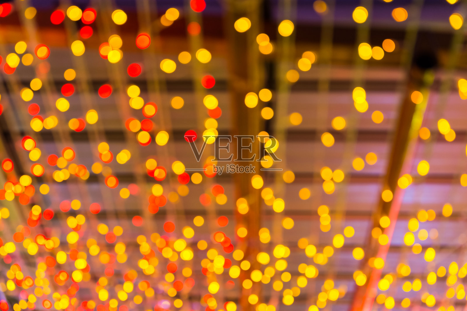 圆形的散景背景圣诞灯。照片摄影图片