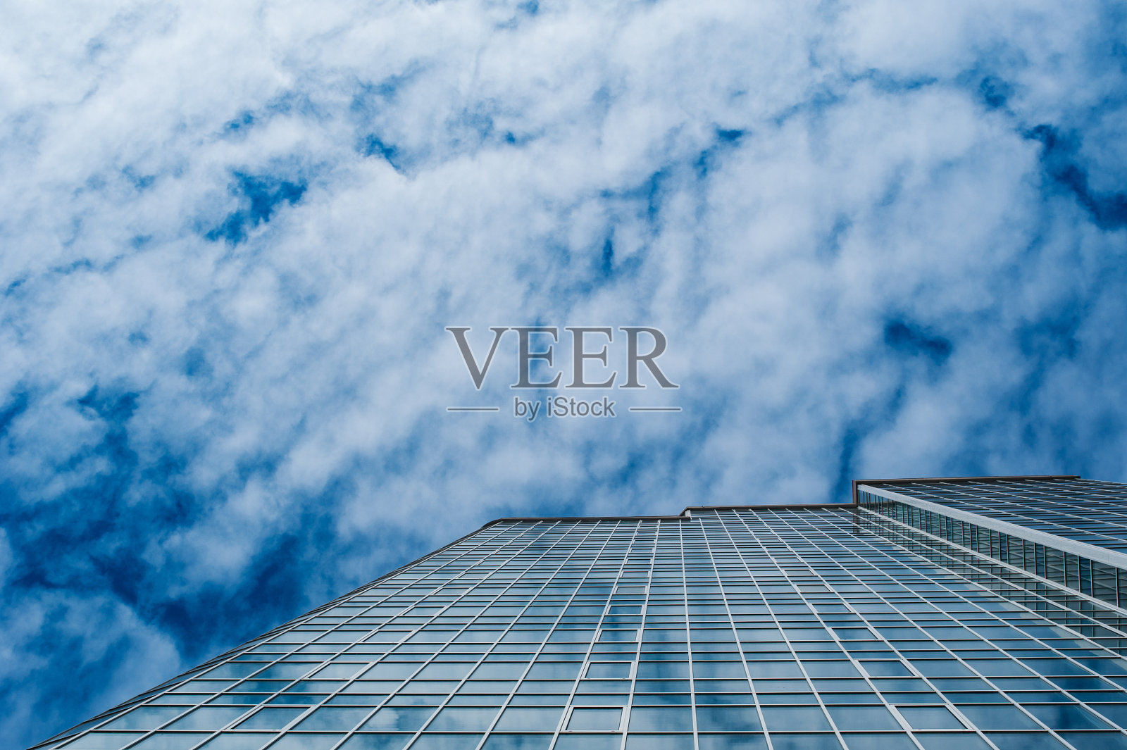 摩天大楼为商业办公,以天空建筑玻璃为背景照片摄影图片