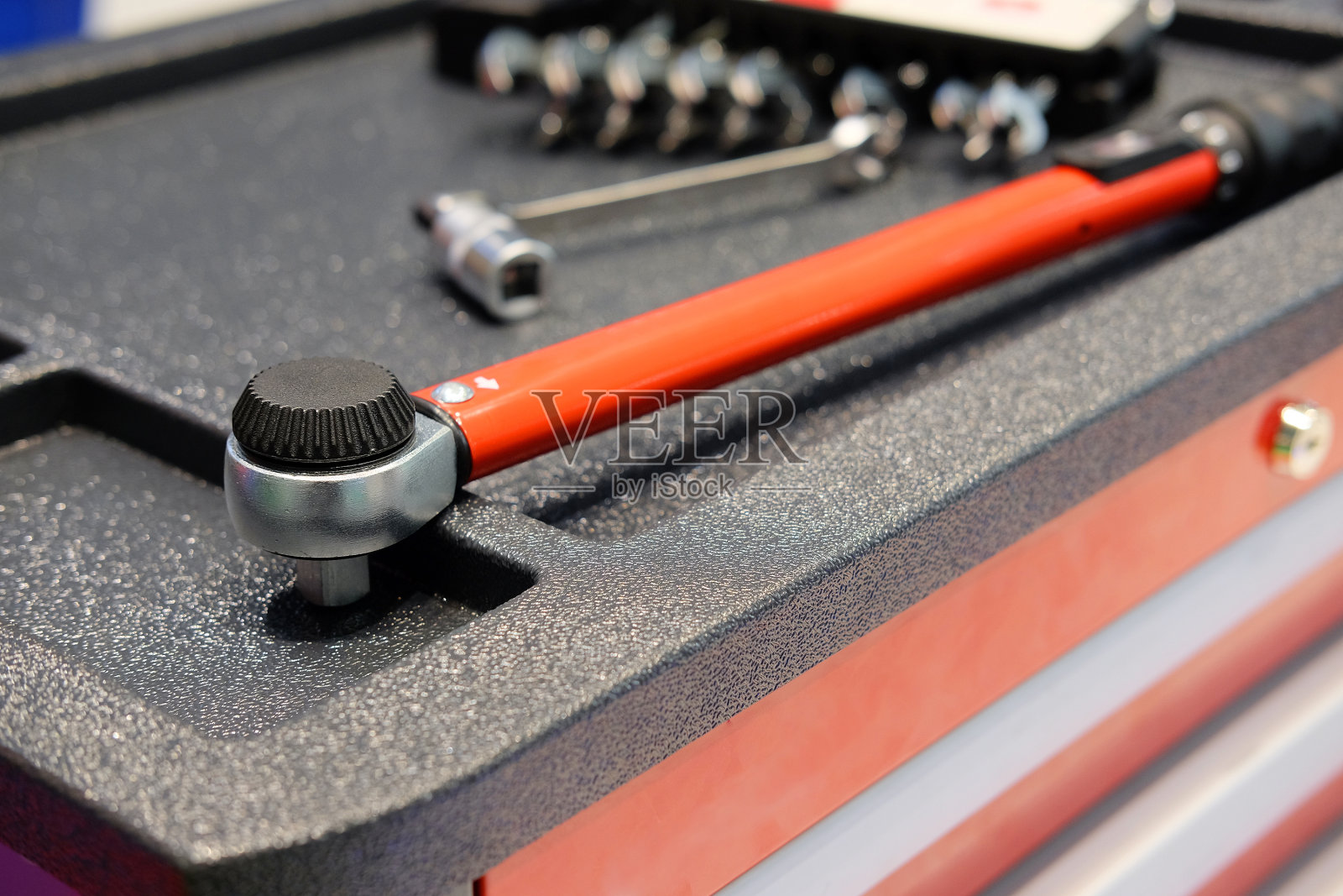 工具车上的工具照片摄影图片