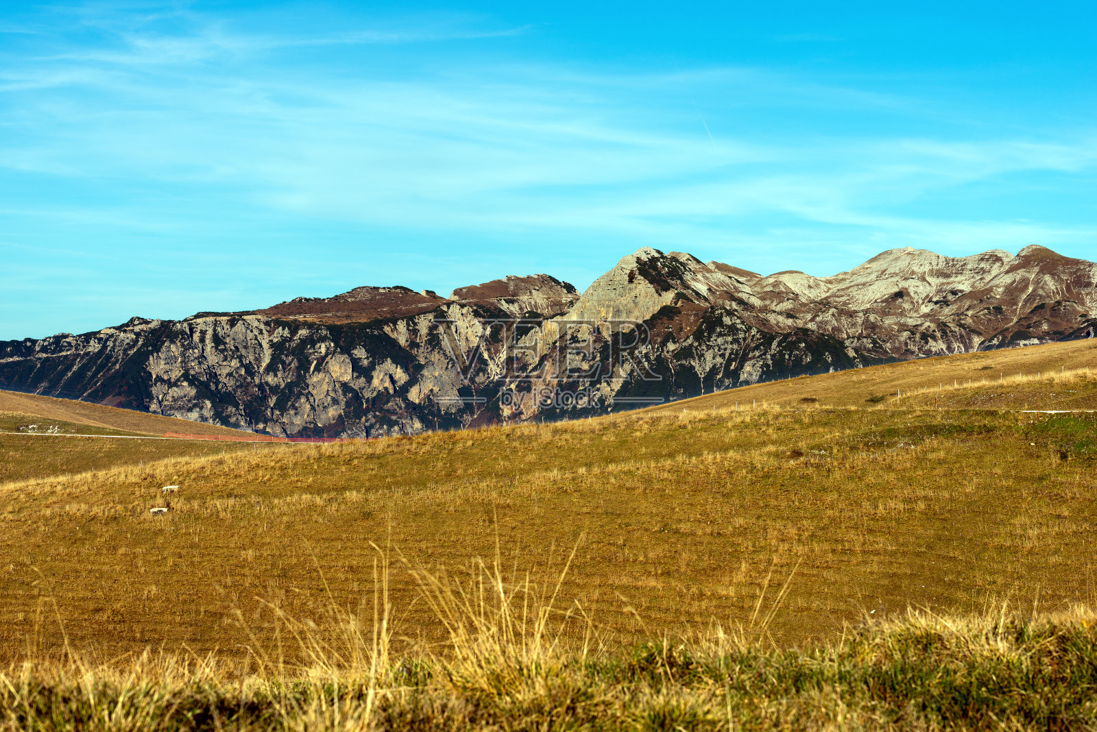 莱西尼亚高原和意大利阿尔卑斯山照片摄影图片