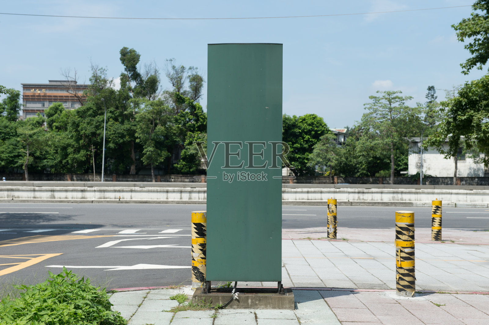 街道墙上的空白大广告牌照片摄影图片