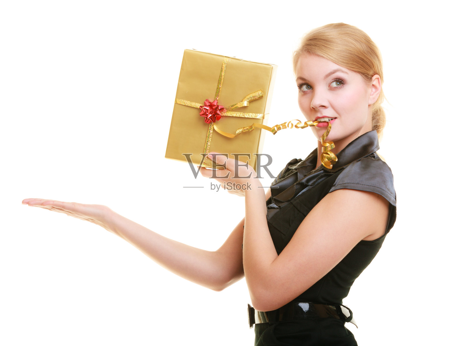 节日爱的幸福理念——女孩用礼盒照片摄影图片