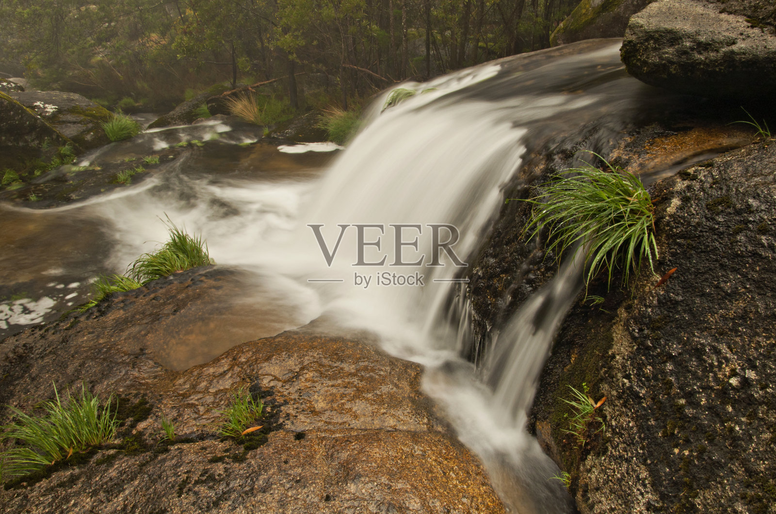 山上的河照片摄影图片