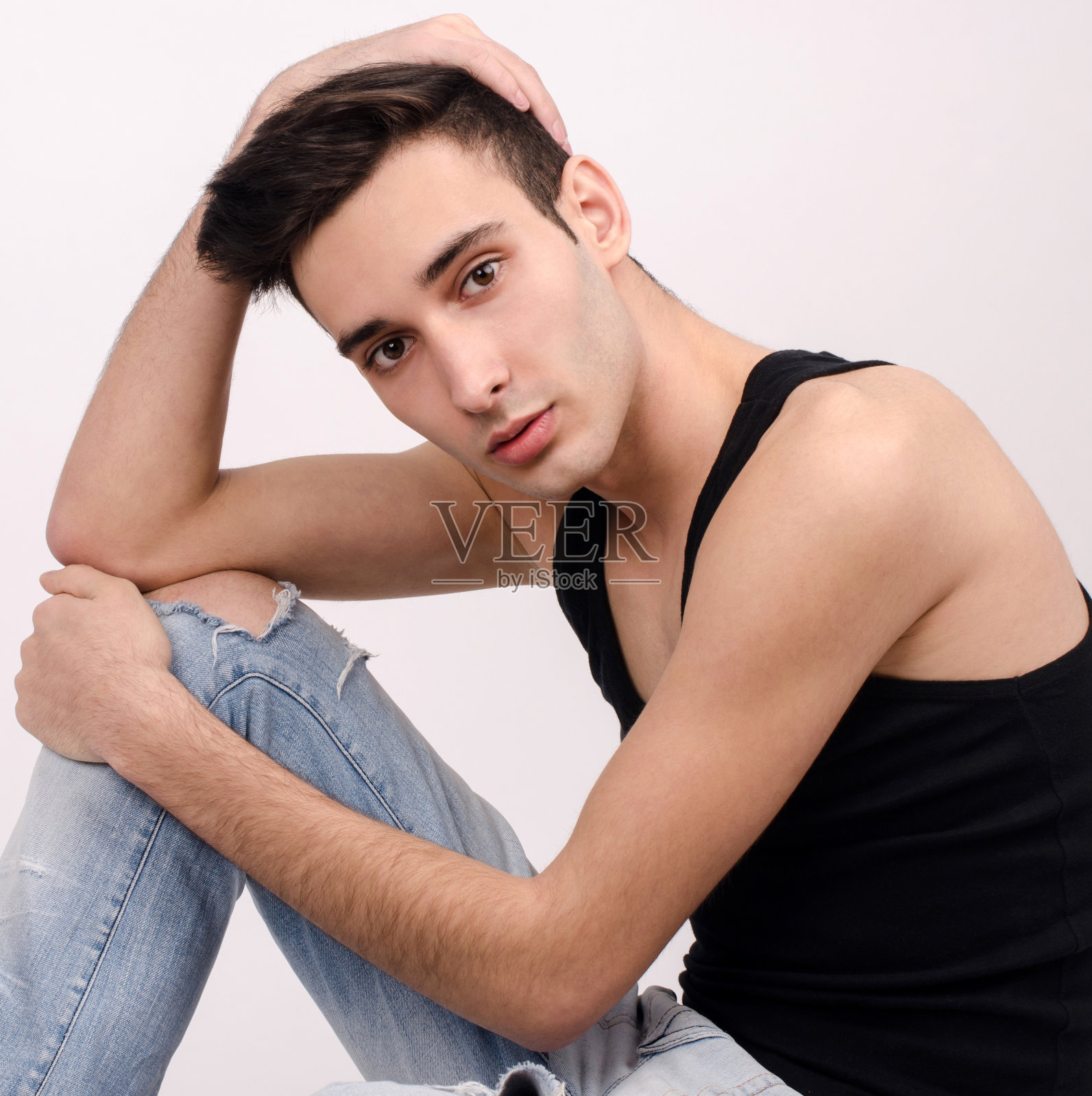 在摄影棚里拍的帅哥照片摄影图片