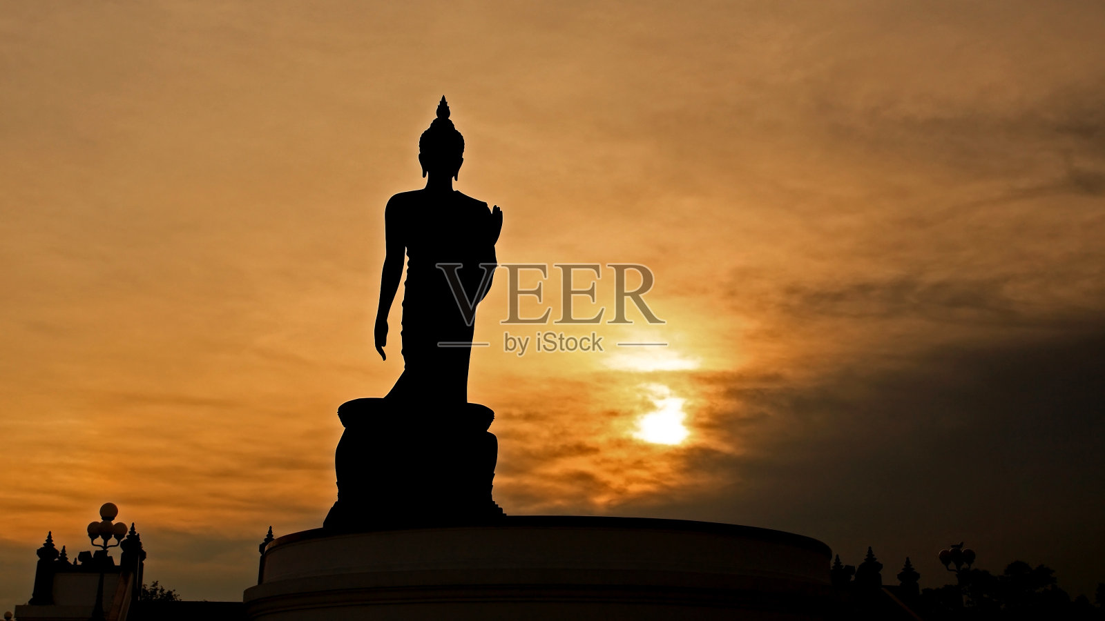 在普陀萨蒙松日落的剪影佛像照片摄影图片