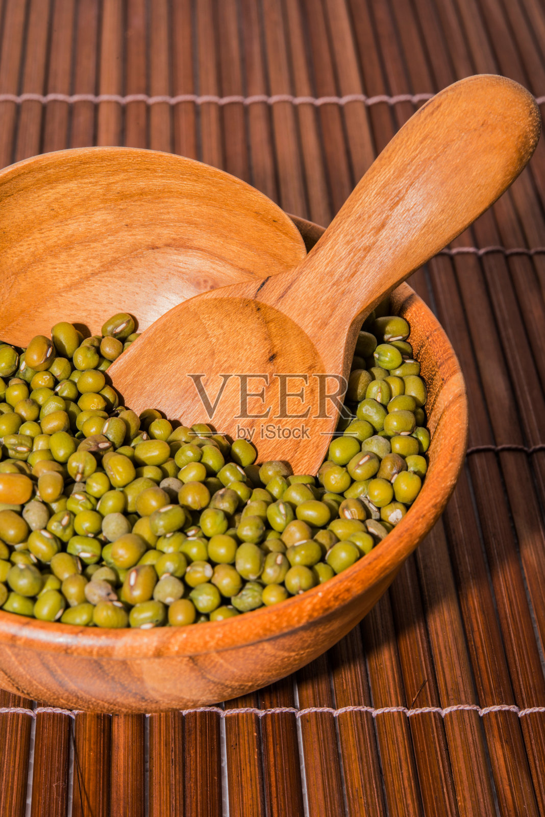 碗里的绿豆照片摄影图片