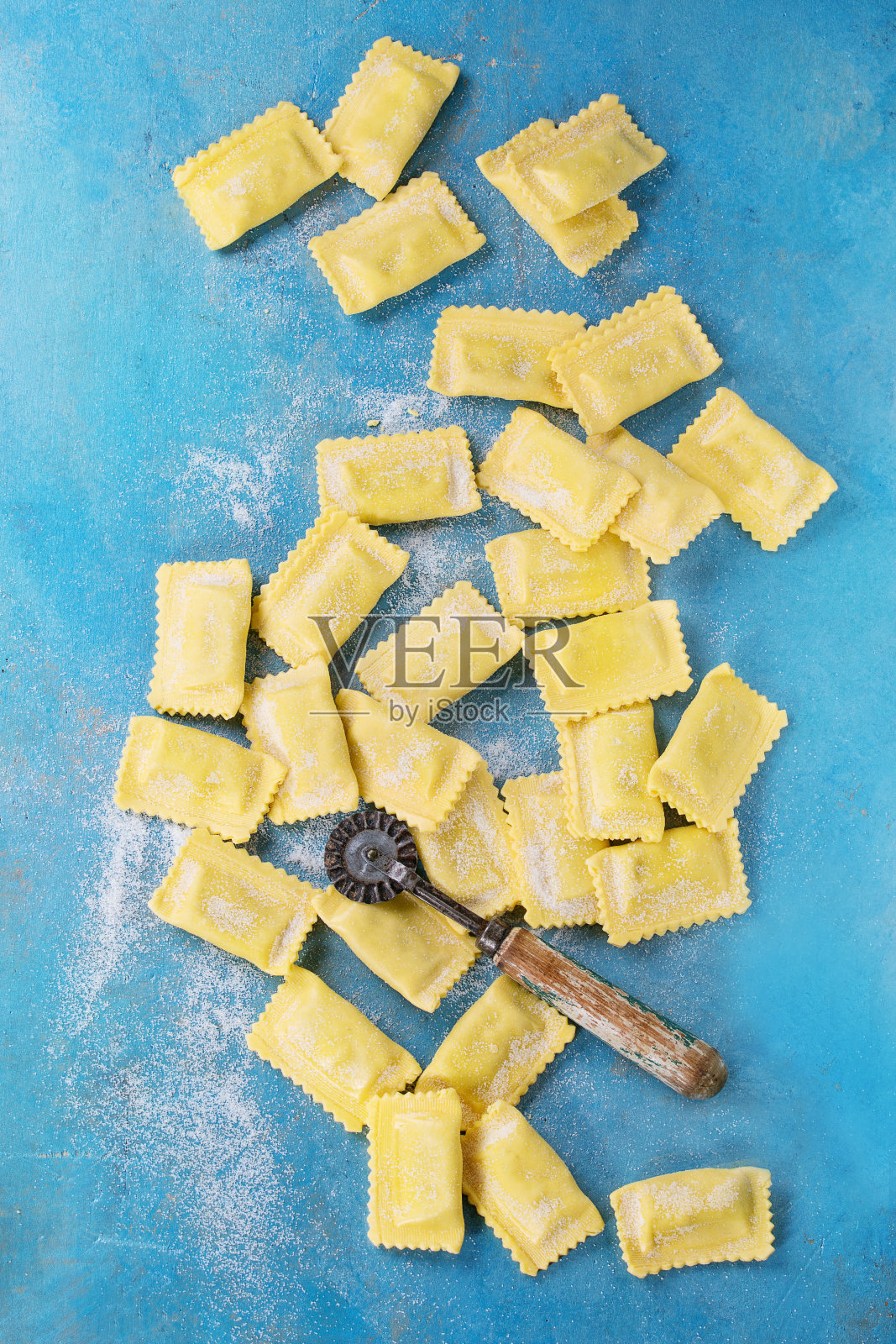 未煮过的馄饨面照片摄影图片