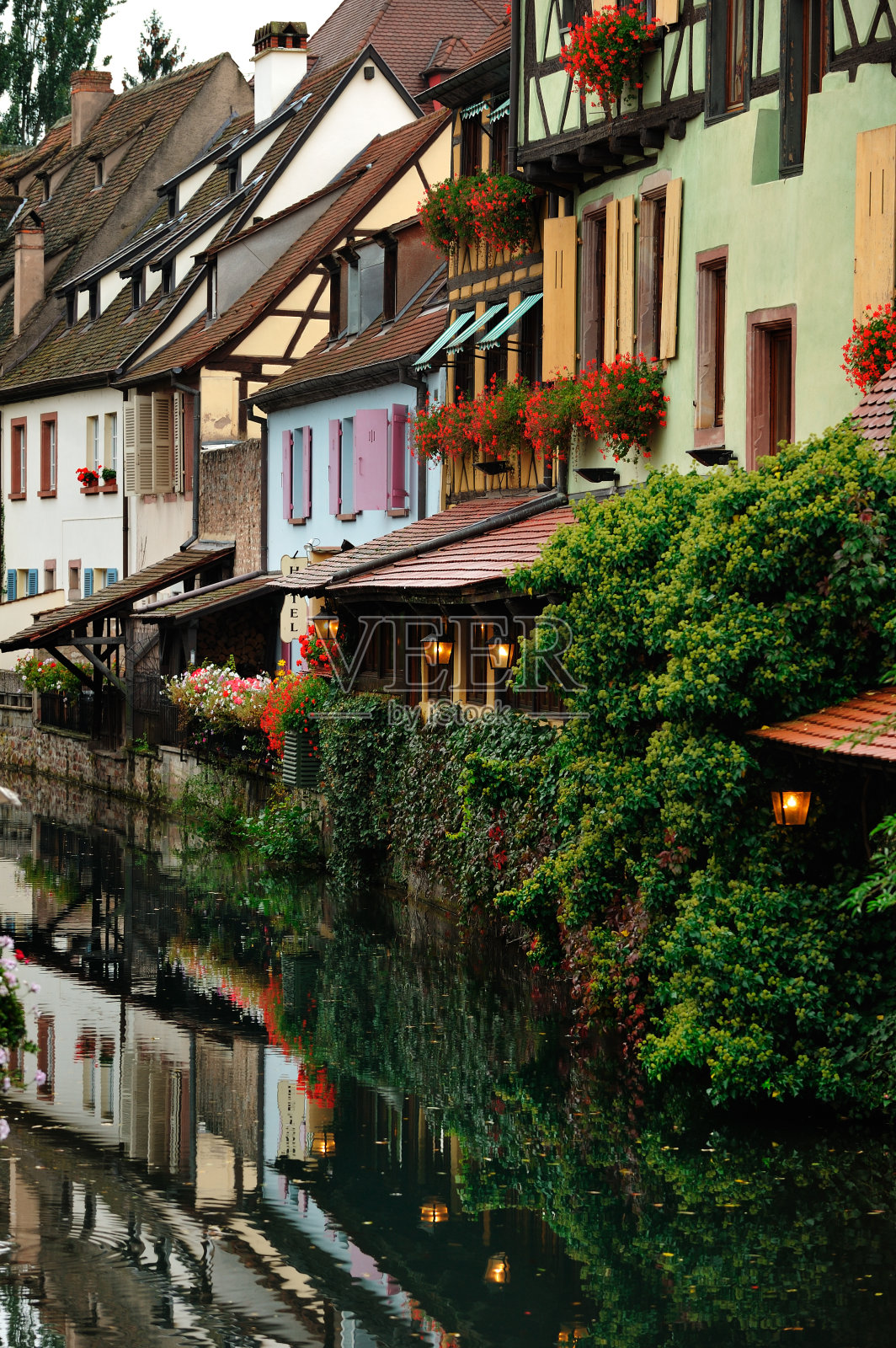 在法国科尔马与拉奇河的街景照片摄影图片