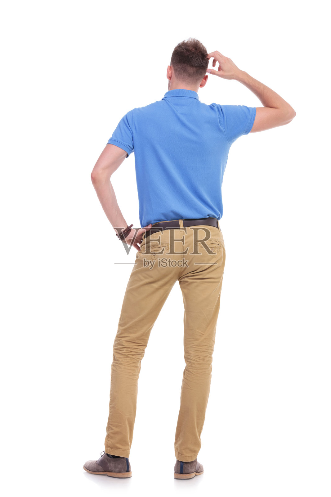 背影随意的年轻人思考着照片摄影图片