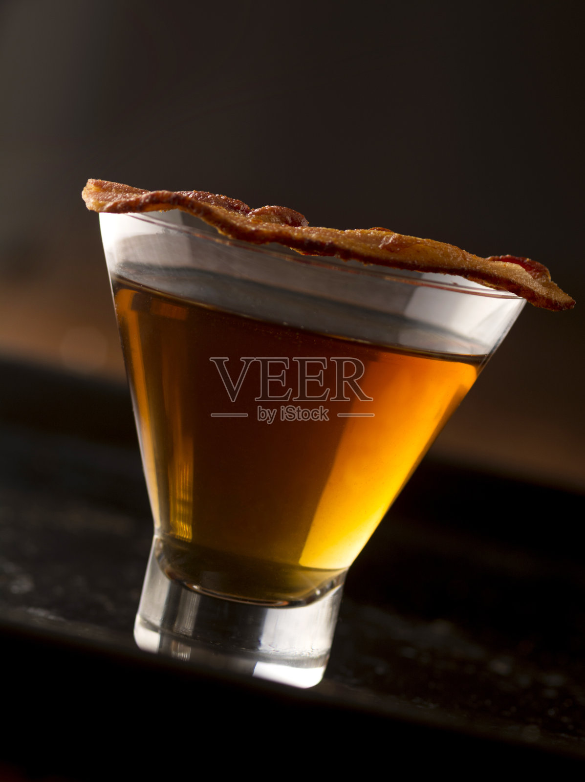 培根威士忌鸡尾酒照片摄影图片