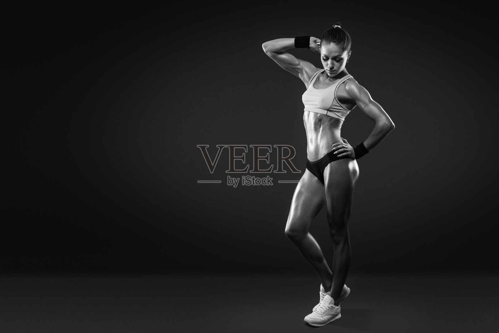 运动女性肖像穿着运动服装与剪切路径照片摄影图片