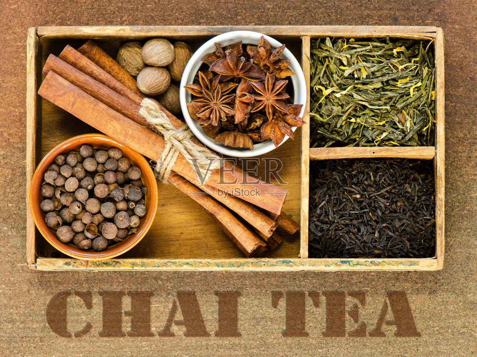 在雪茄盒里的印度奶茶配料照片摄影图片