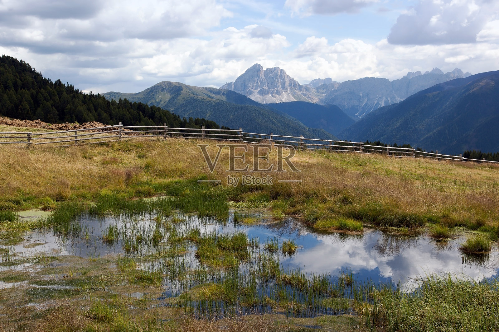 山景与倒影的水照片摄影图片