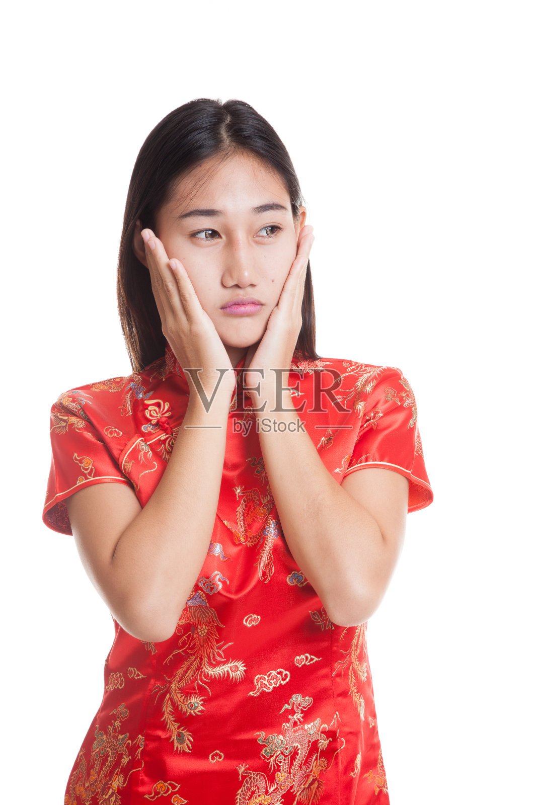 悲伤的亚洲女孩穿着中国旗袍。照片摄影图片