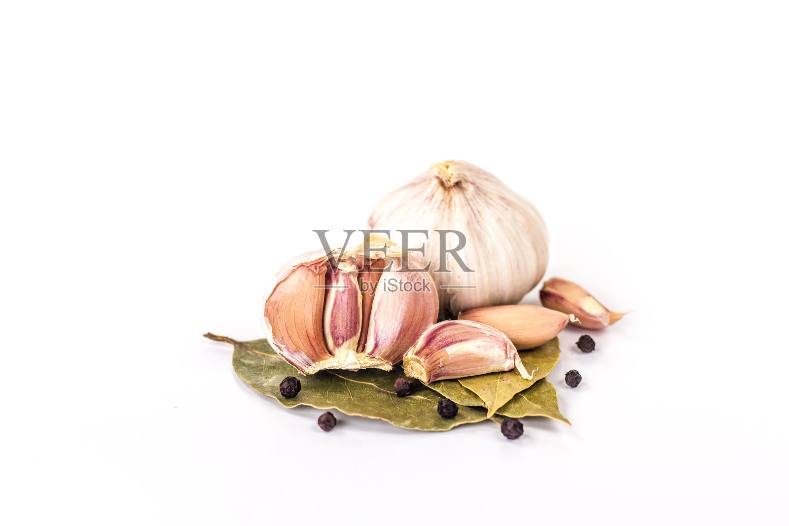 蒜瓣和黑胡椒分离照片摄影图片