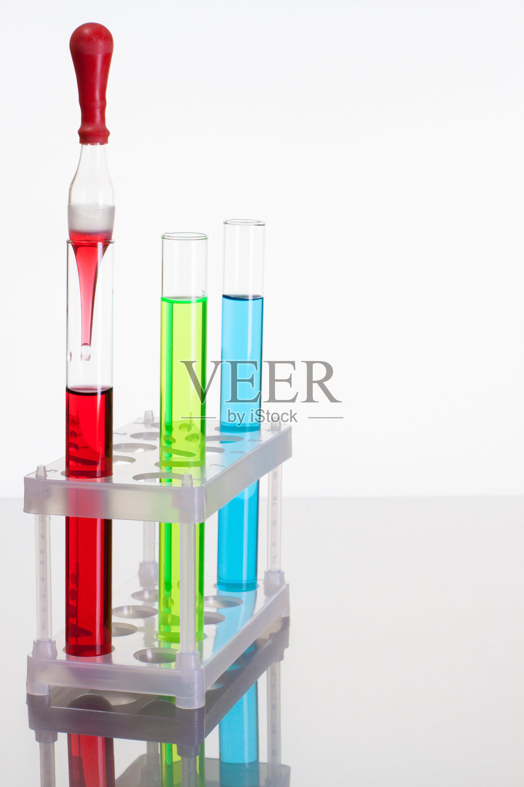 带有色液体的实验室玻璃试管照片摄影图片