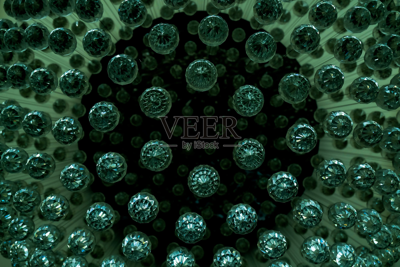 天花板上的大吊灯照片摄影图片