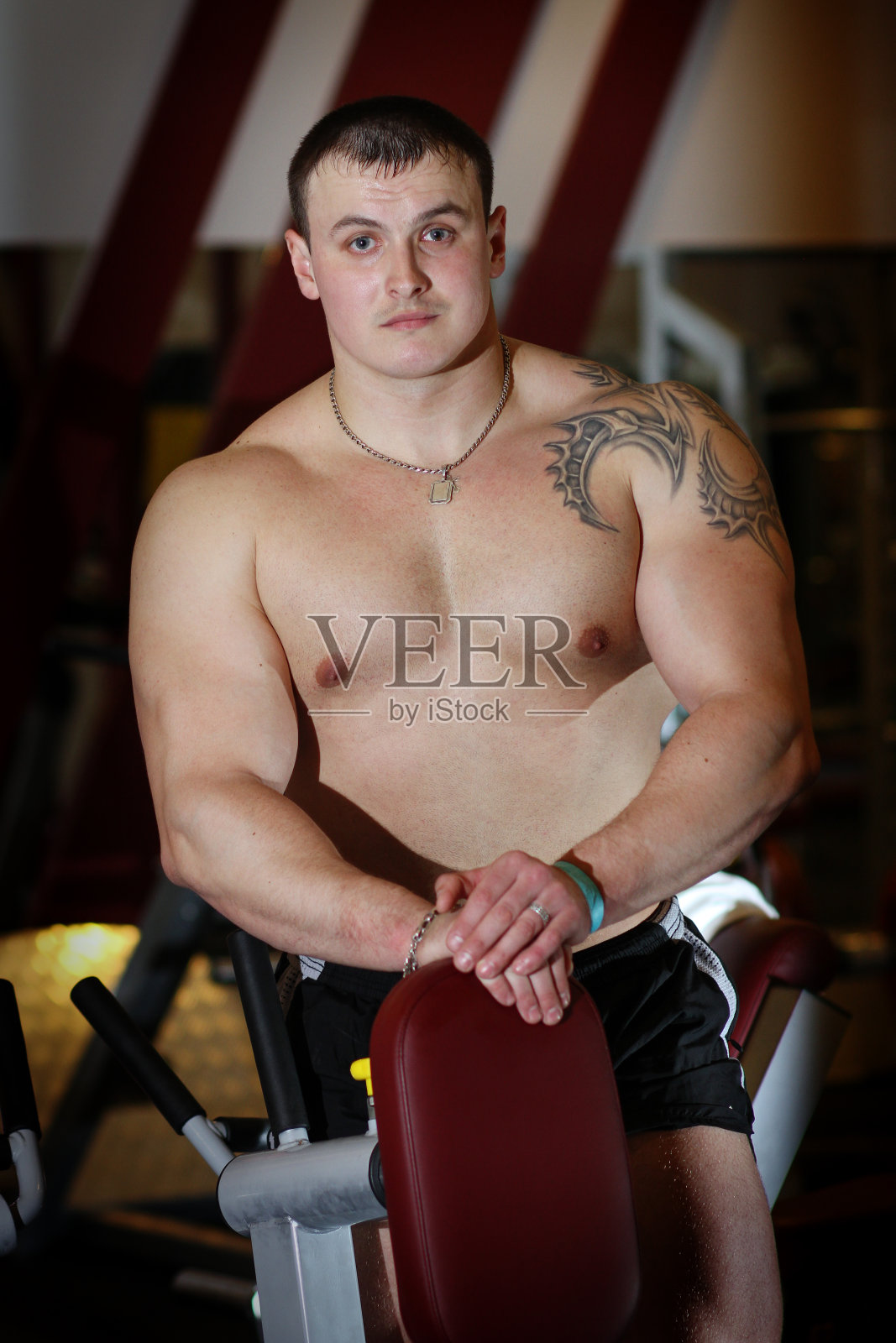 有纹身的白人照片摄影图片